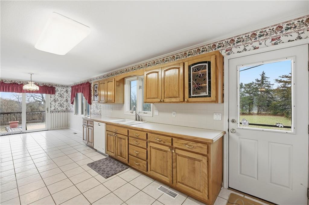 1758 Labette Road Ottawa, KS 66067 - Photo 19 of 36