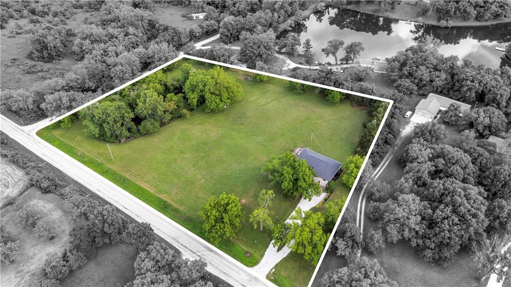 1758 Labette Road Ottawa, KS 66067 - Photo 7 of 36