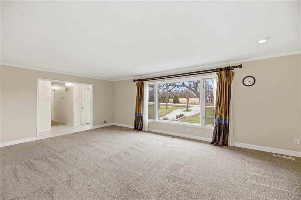 1758 Labette Road Ottawa, KS 66067 - Photo 10 of 36