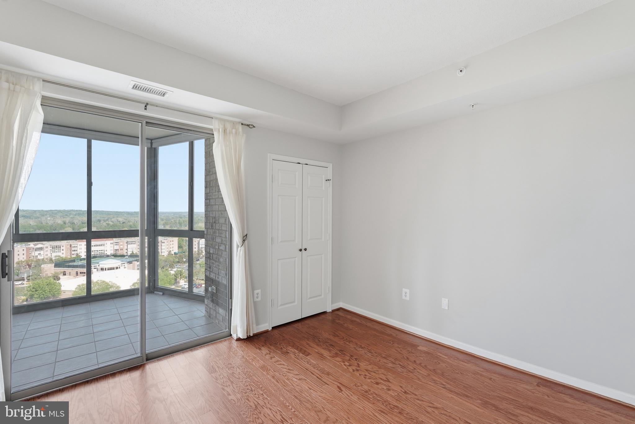 19365 Cypress Ridge Terrace, Unit 907 Leesburg, VA 20176 - Photo 14 of 77 Den/3rd bedroom with sunroom access