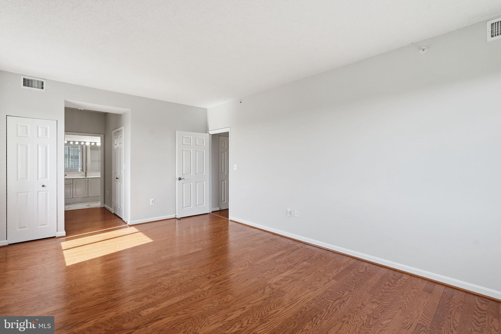 19365 Cypress Ridge Terrace, Unit 907 Leesburg, VA 20176 - Photo 28 of 77 Dressing area leads to primary bath