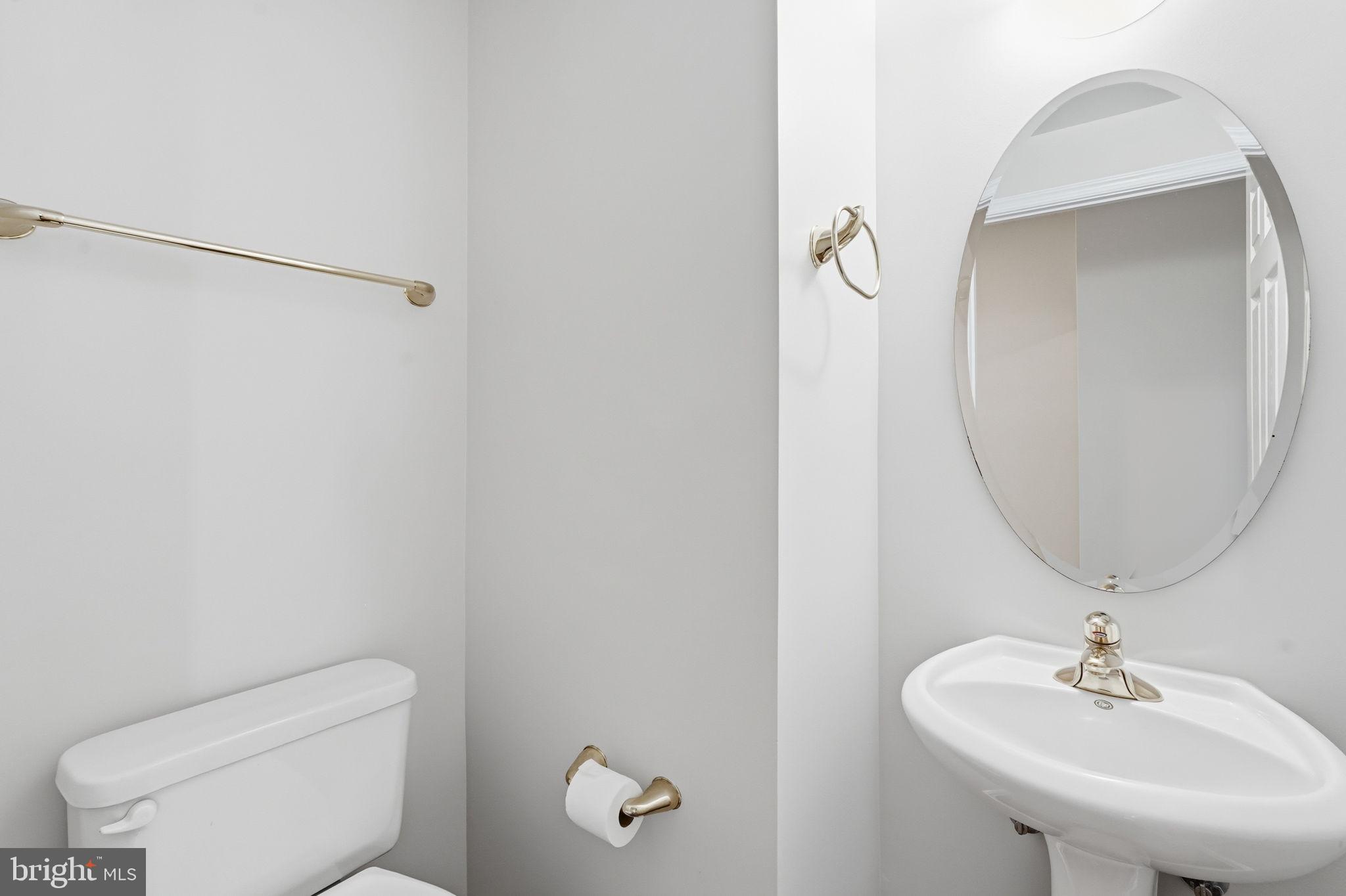 19365 Cypress Ridge Terrace, Unit 907 Leesburg, VA 20176 - Photo 7 of 77 Convenient and private powder room off the foyer