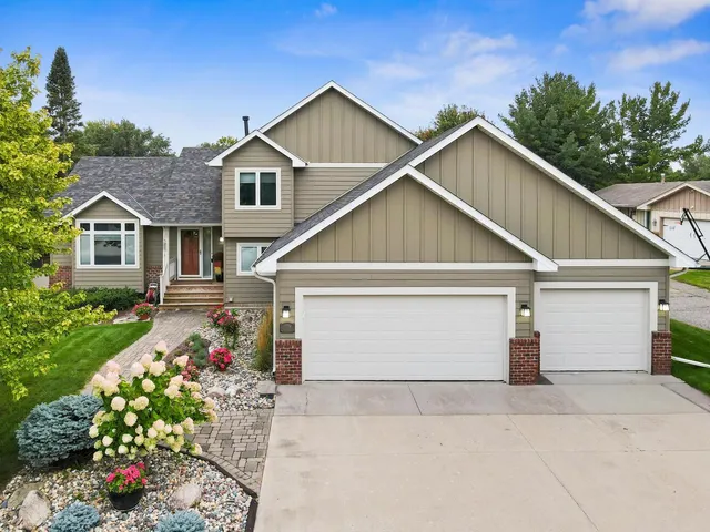$499,900 | 7024 135th Street West, Apple Valley, MN 55124