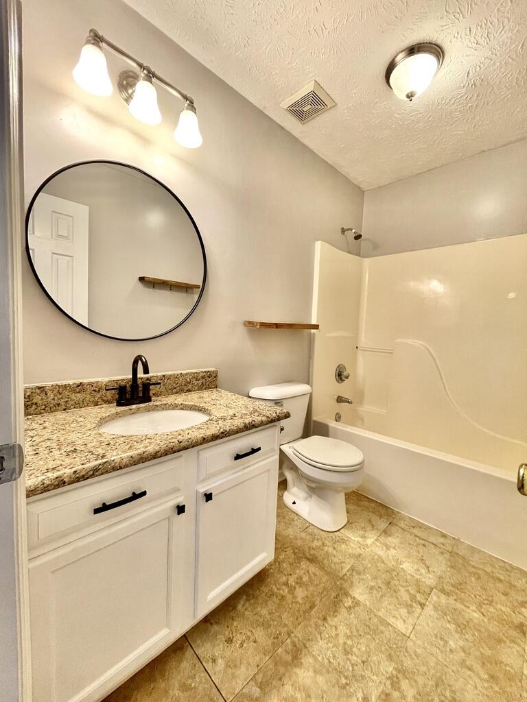 105 Runner Road Savannah, GA 31410 - Photo 45 of 53 Bathroom #2 with Granite Countertops and Shower/Tub Combo