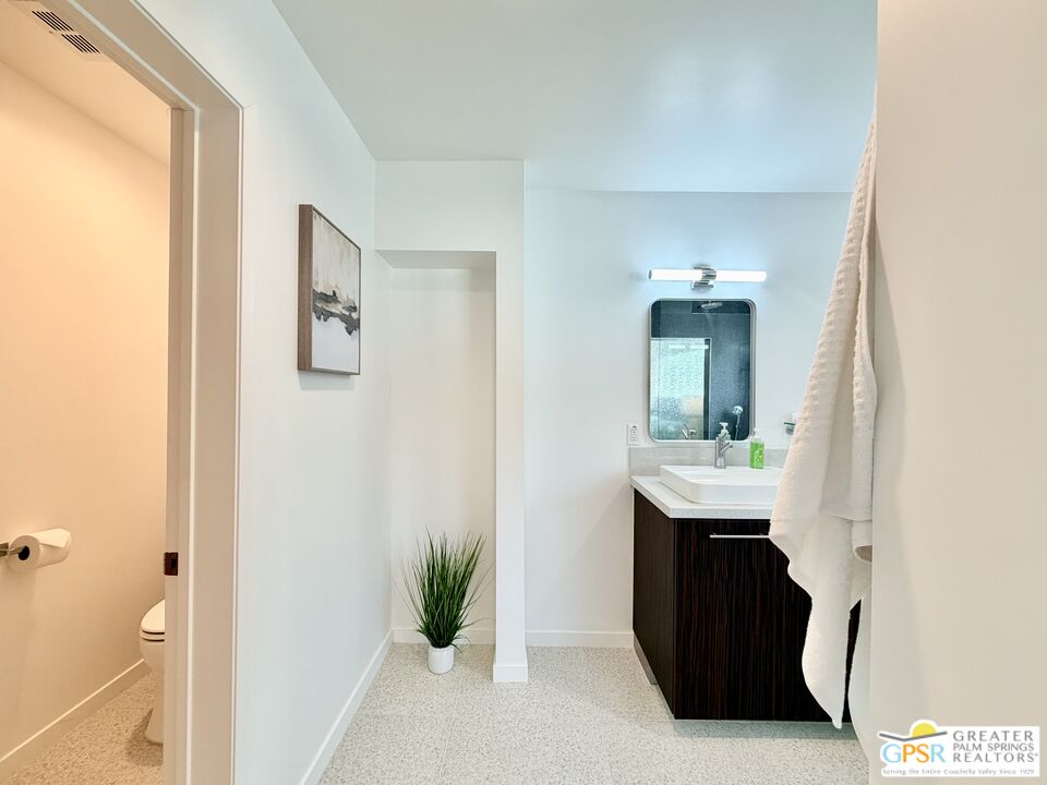 588 East San Lorenzo Road, Unit 201 Palm Springs, CA 92264 - Photo 21 of 70