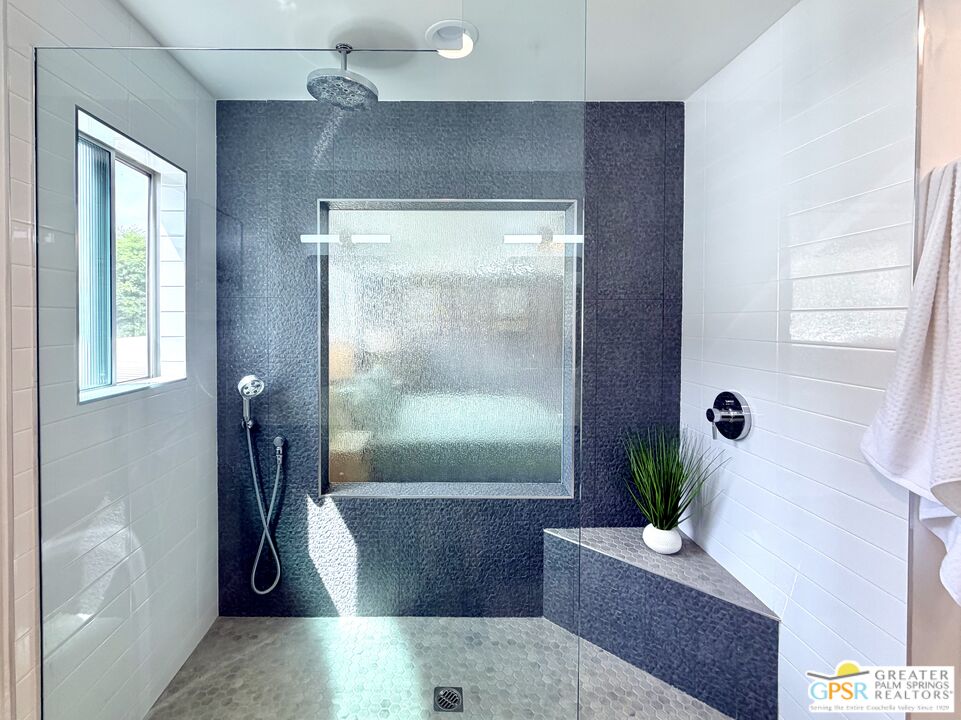 588 East San Lorenzo Road, Unit 201 Palm Springs, CA 92264 - Photo 24 of 70