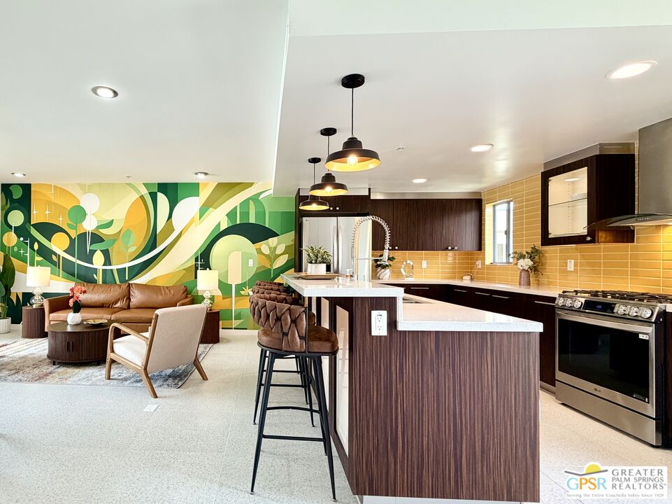 588 East San Lorenzo Road, Unit 201 Palm Springs, CA 92264 - Photo 7 of 70