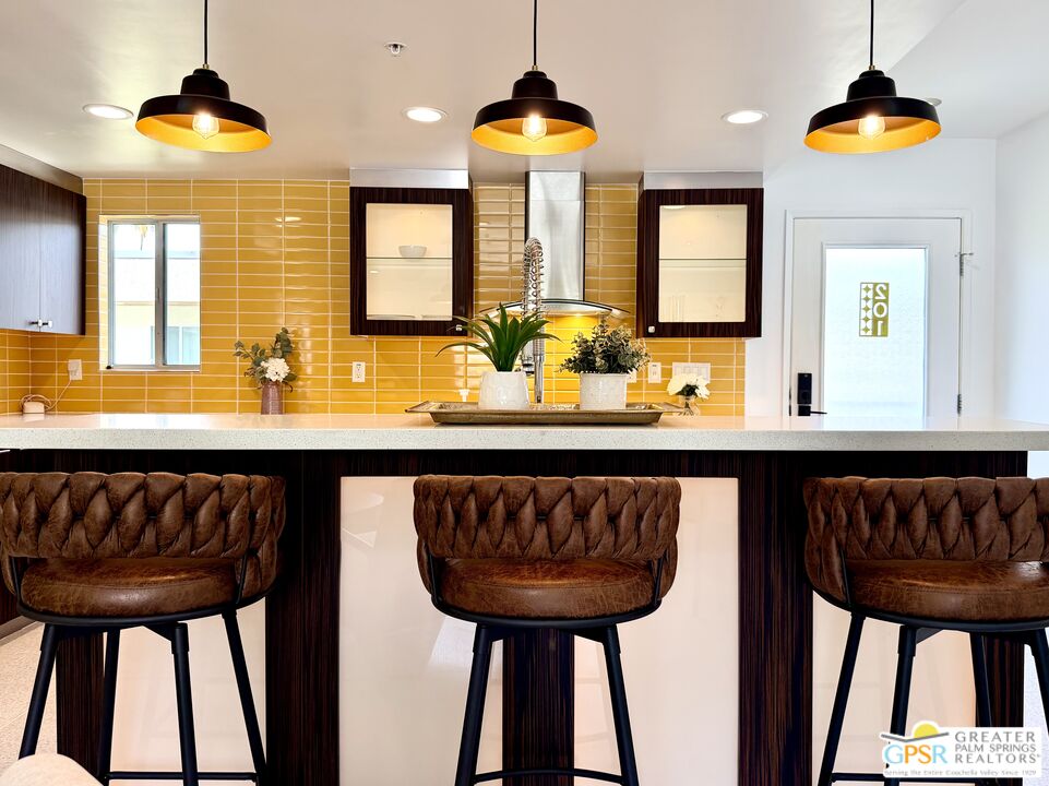 588 East San Lorenzo Road, Unit 201 Palm Springs, CA 92264 - Photo 8 of 70