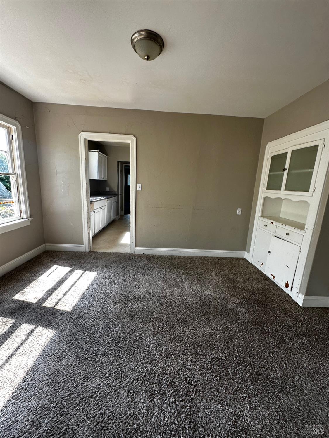 2015 Tennessee Street Vallejo, CA 94590 - Photo 4 of 29 an empty room with windows