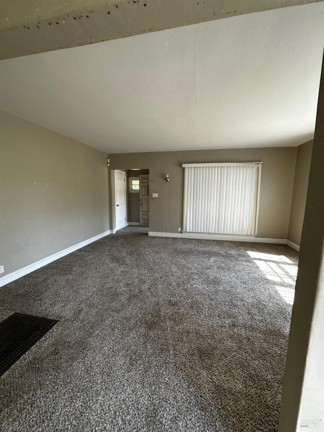 2015 Tennessee Street Vallejo, CA 94590 - Photo 5 of 29 an empty room with windows