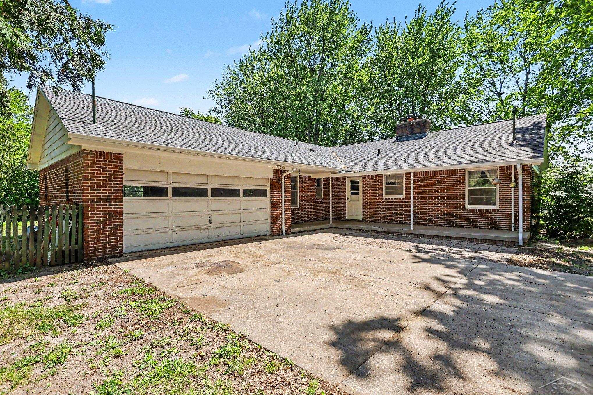 4270 Shattuck Road Saginaw, MI 48603 - Photo 3 of 27