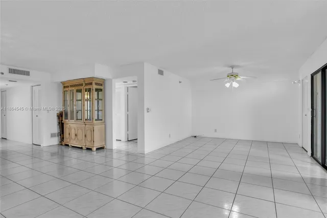 $199,900 | 7360 South Oriole Boulevard, Unit 806, Delray Beach, FL 33446