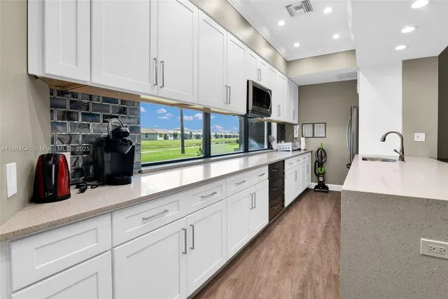 $199,900 | 7360 South Oriole Boulevard, Unit 806, Delray Beach, FL 33446