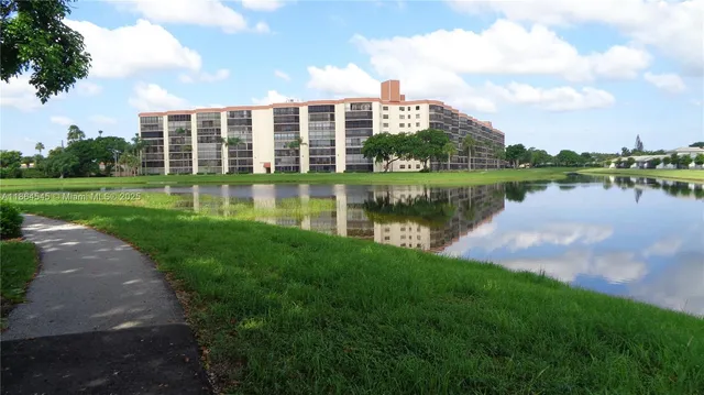 $199,900 | 7360 South Oriole Boulevard, Unit 806, Delray Beach, FL 33446