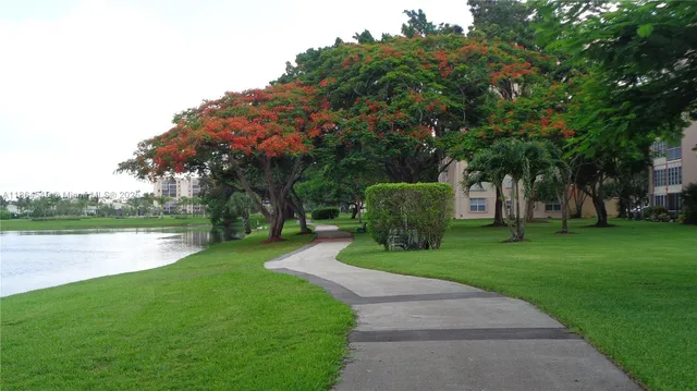 $199,900 | 7360 South Oriole Boulevard, Unit 806, Delray Beach, FL 33446