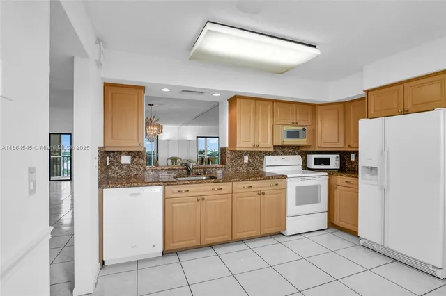 $199,900 | 7360 South Oriole Boulevard, Unit 806, Delray Beach, FL 33446