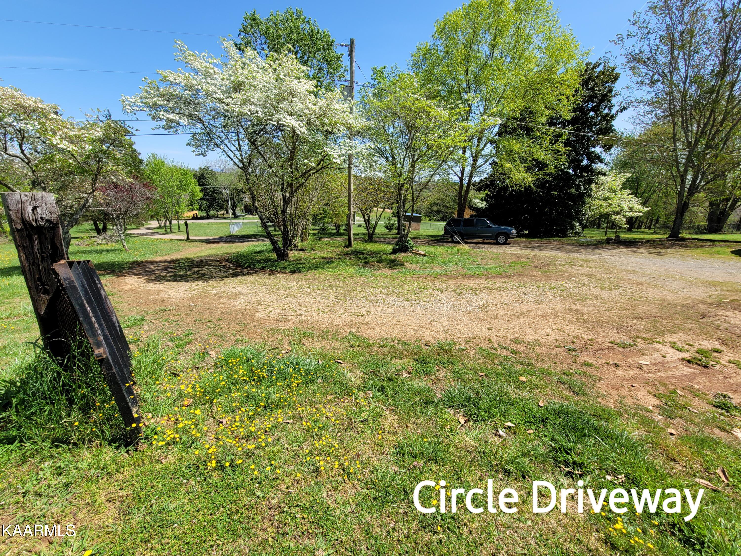 421 Oak Grove Road Madisonville, TN 37354 - Photo 3 of 23 20220419_145425