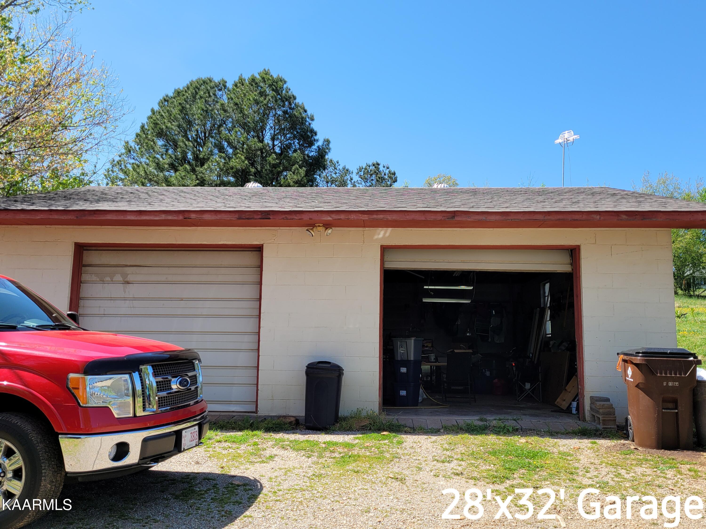 421 Oak Grove Road Madisonville, TN 37354 - Photo 7 of 23 20220419_145338
