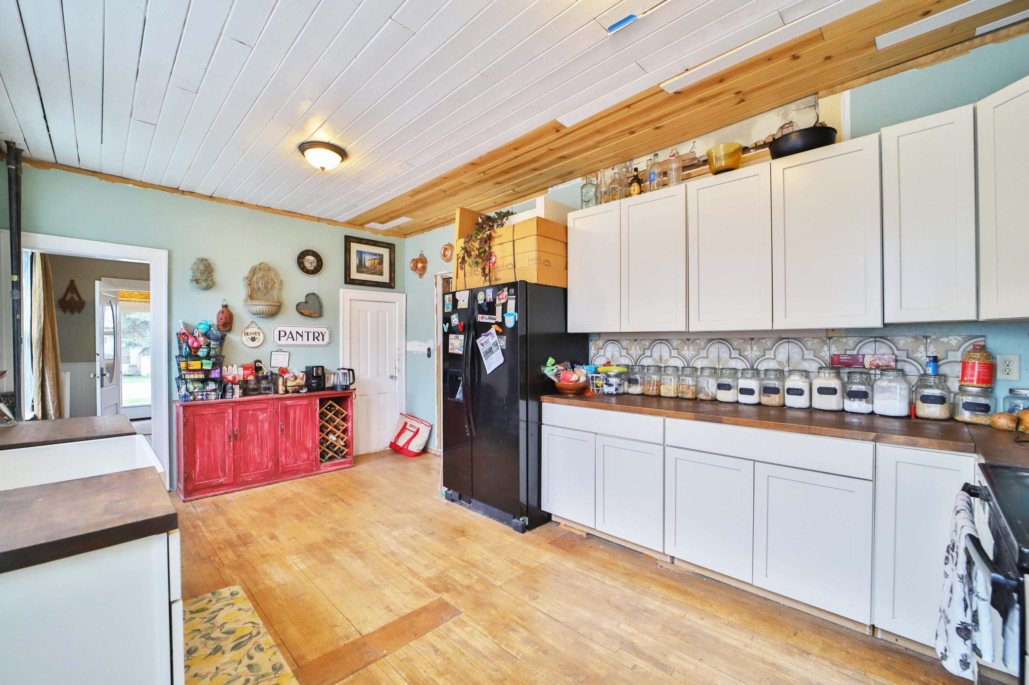 207 7th Street Northeast Staples, MN 56479 - Photo 5 of 28