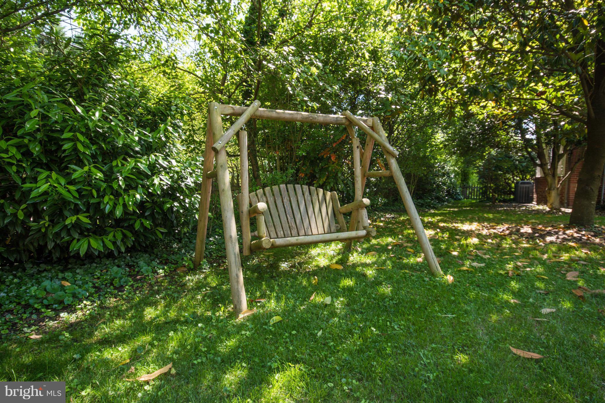 5001 Broadmoor Road Baltimore, MD 21212 - Photo 20 of 26 a backyard of a house with lots of green space and plants
