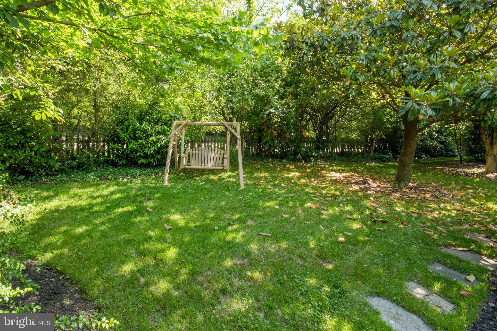 5001 Broadmoor Road Baltimore, MD 21212 - Photo 25 of 26 a backyard of a house with lots of plants and tree