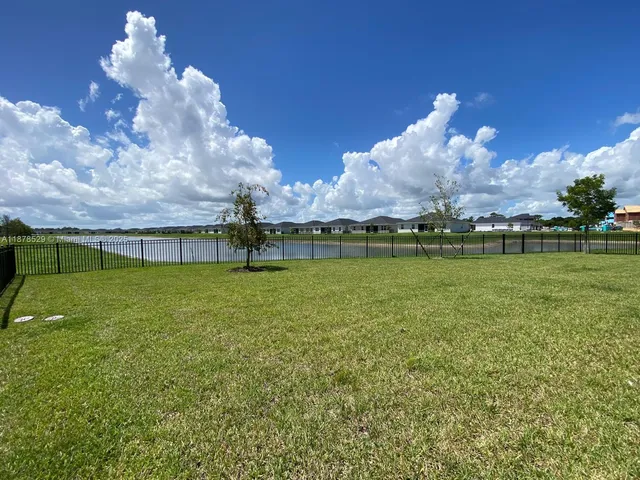 $3,000 | 11060 Middle Strm Drive, Port St. Lucie, FL 34987
