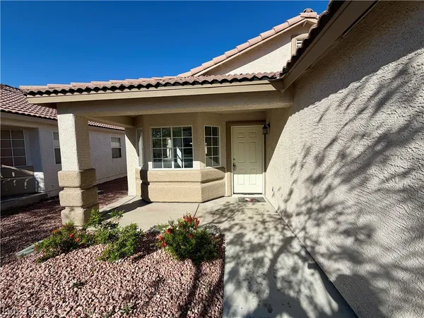$2,013 | 3813 Sorrowing Sparrow Court, North Las Vegas, NV 89032