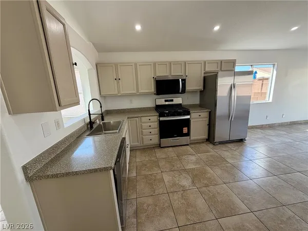 $2,013 | 3813 Sorrowing Sparrow Court, North Las Vegas, NV 89032