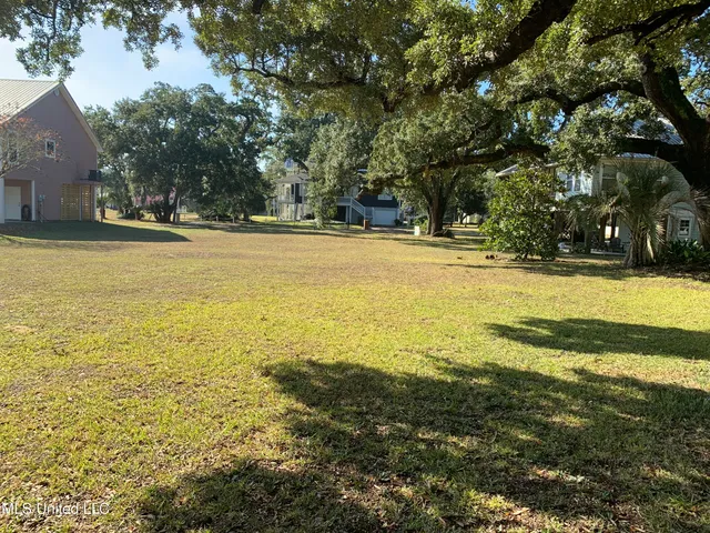 $250,000 | Barkley Dr Pass, Pass Christian, MS 39571