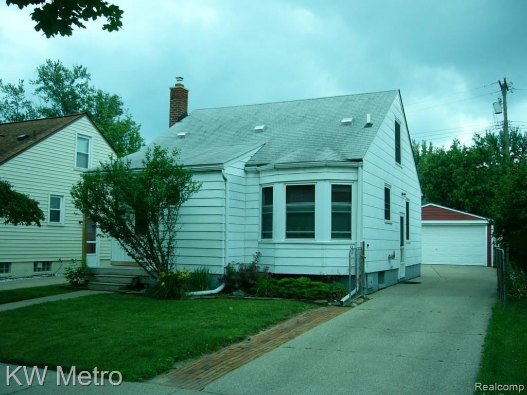2379 Cambridge Road Berkley, MI 48072 - Photo 17 of 17 view of home showing the nice front garden