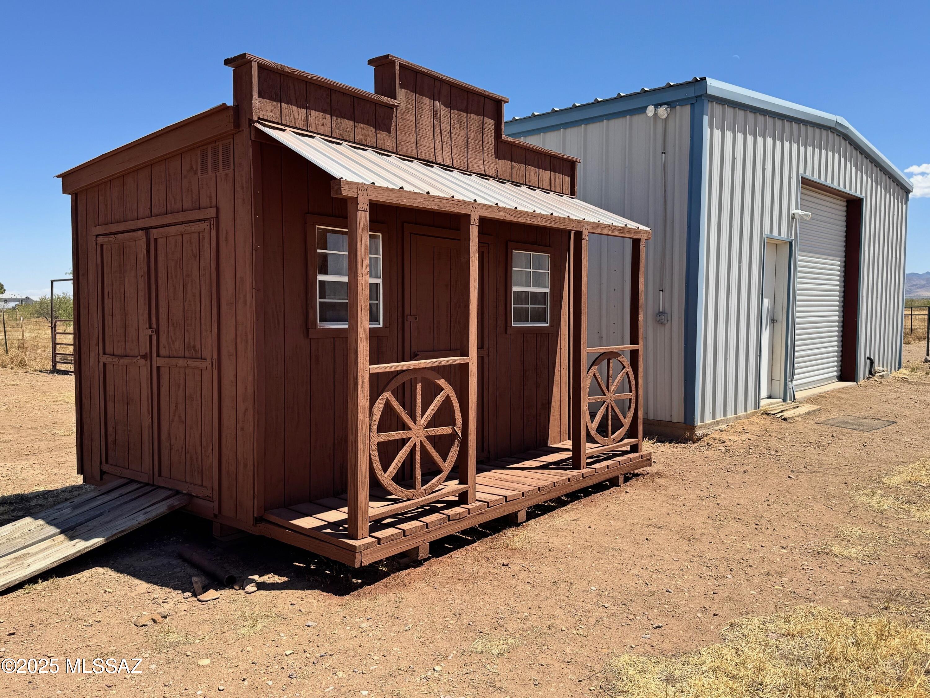 13384 South Cottonwood Road Pearce, AZ 85625 - Photo 35 of 46 a front view of a house