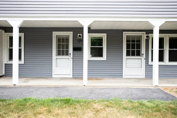 $2,100 | 1229 Main Street, Unit E, Holden, MA 01520