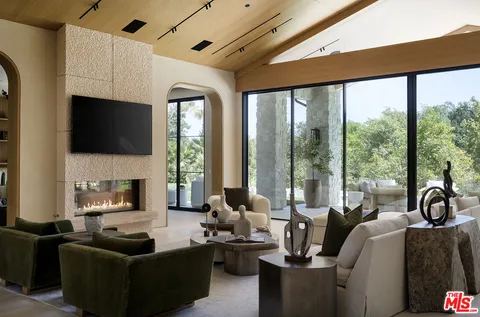 $19,950,000 | 5544 Hoback Glen Road, Hidden Hills, CA 91302