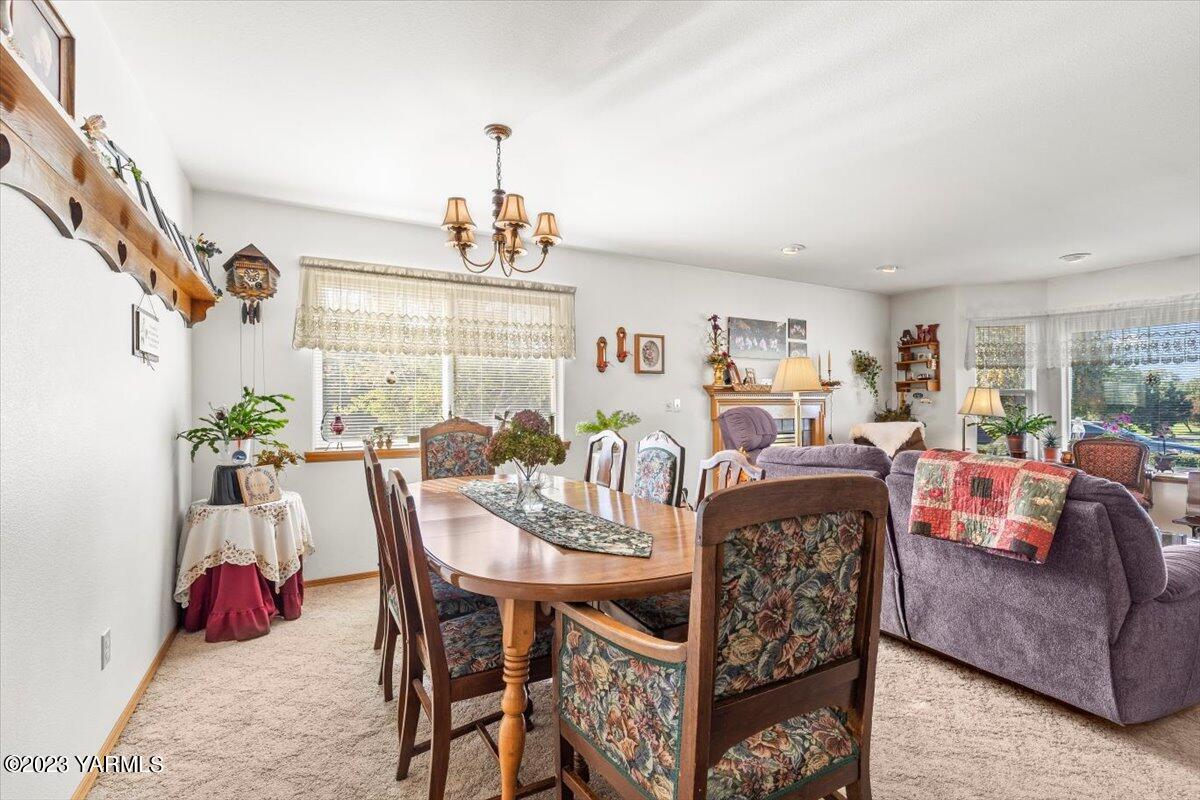 1940 Scoon Road Sunnyside, WA 98944 - Photo 5 of 27 a view of a dining room with furniture