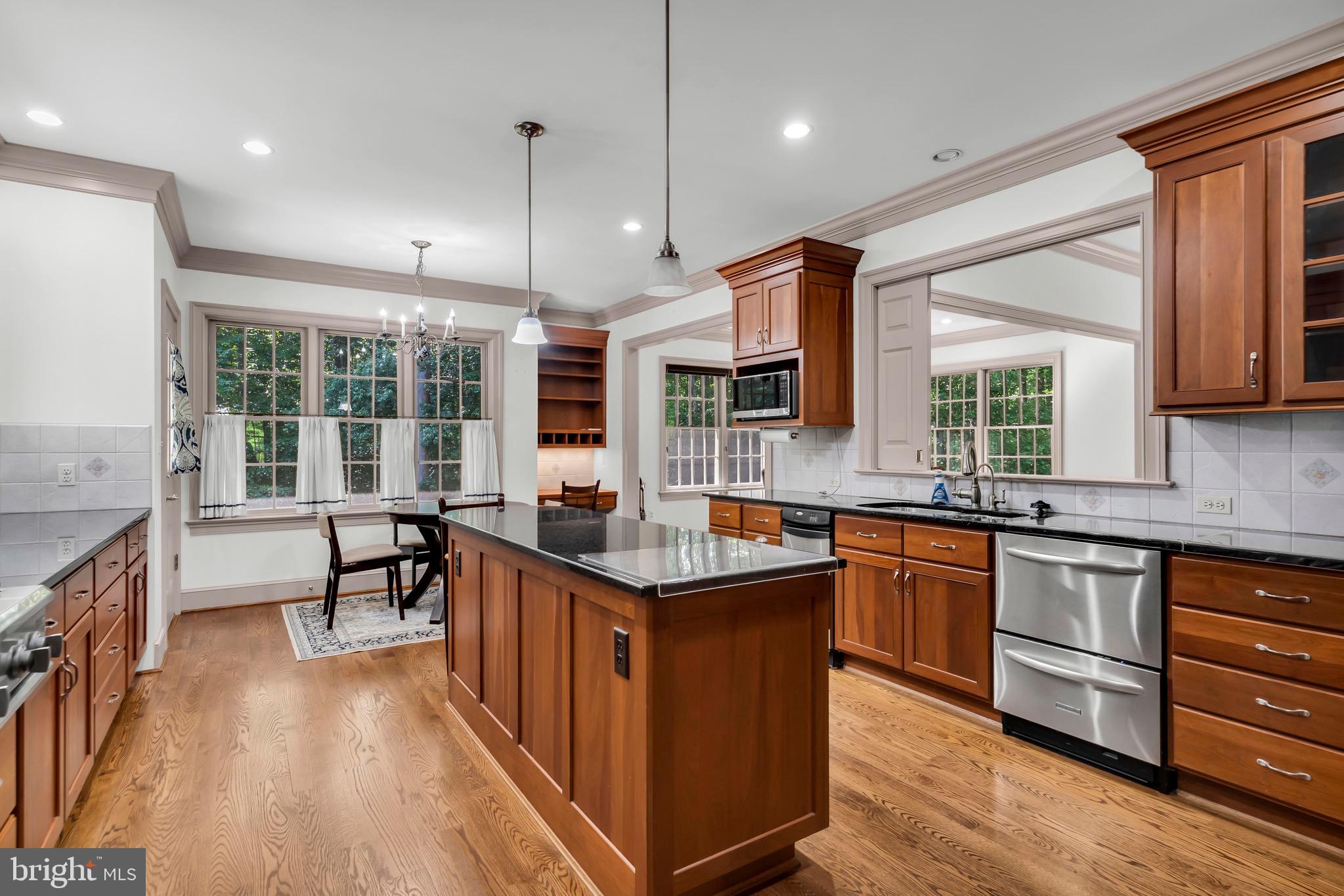 11036 Popes Head Road Fairfax, VA 22030 - Photo 10 of 49