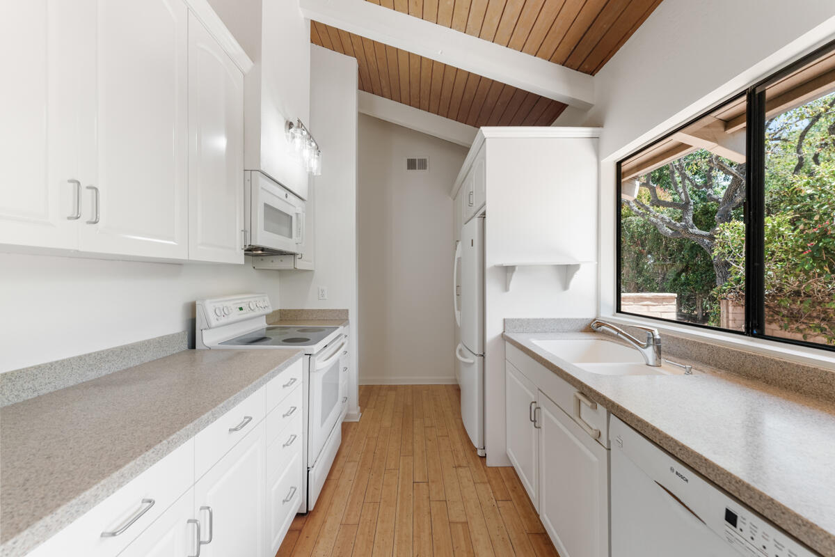 555 North La Cumbre Road Santa Barbara, CA 93110 - Photo 5 of 17 Kitchen2