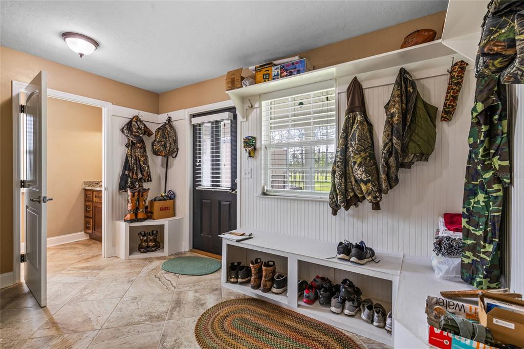 4639 Southwest Wilson Springs Road Fort White, FL 32038 - Photo 16 of 36 a room with furniture and a potted plant