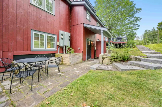 $850,000 | 3209 German Flats Road, Unit 2, Warren, VT 05674