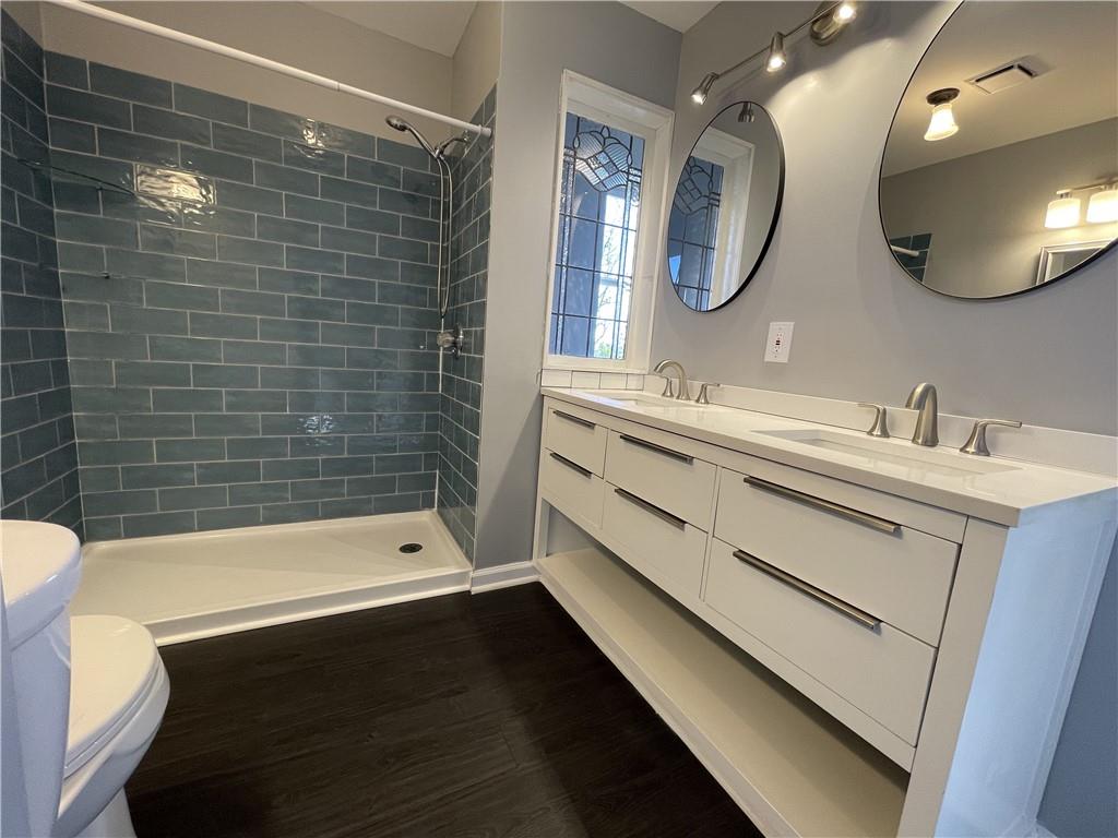 3492 Point View Circle Gainesville, GA 30506 - Photo 41 of 67 a bathroom with a double vanity sink mirror and bathtub