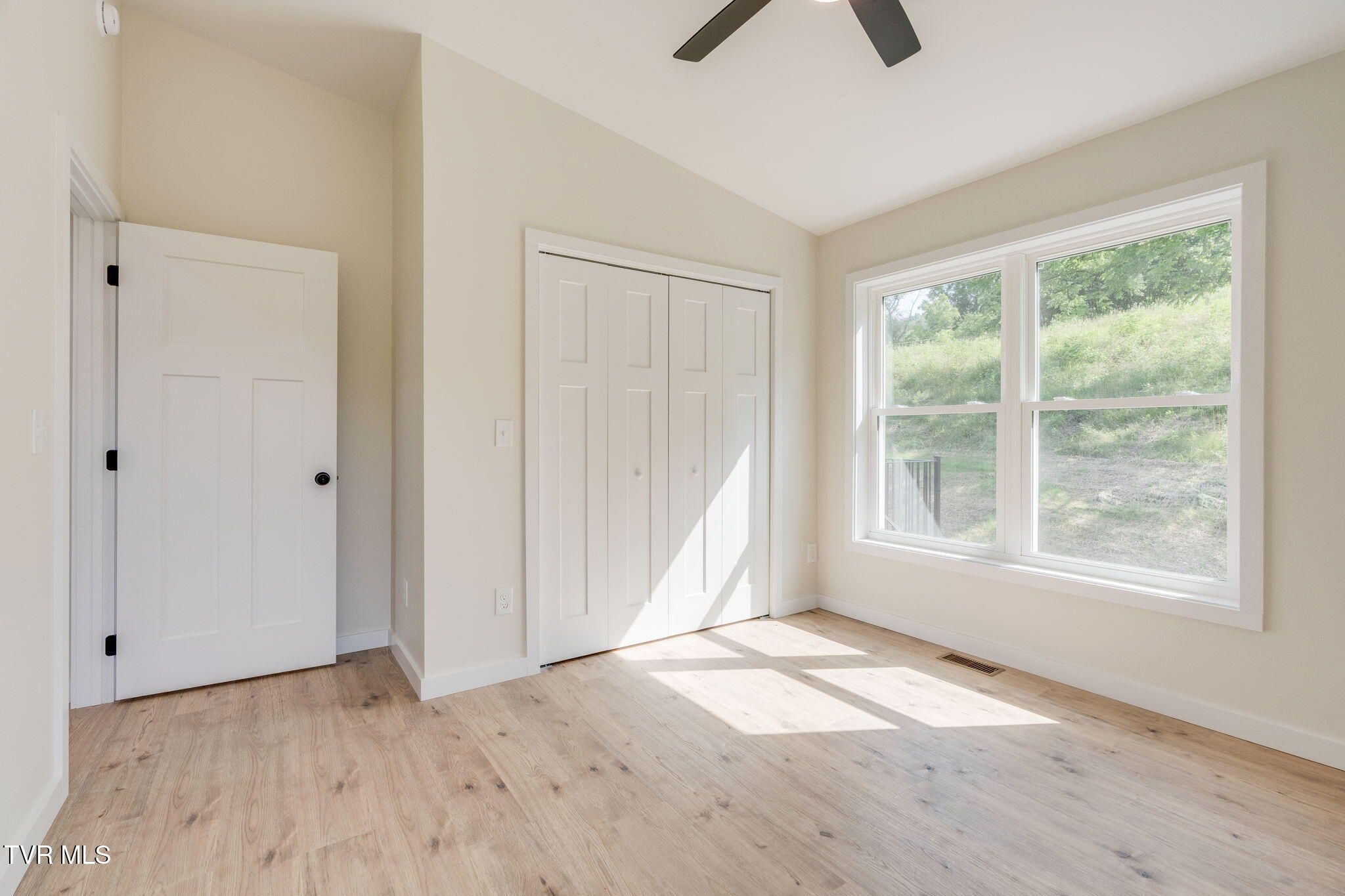 1385 Gap Creek Road Elizabethton, TN 37643 - Photo 20 of 40 016
