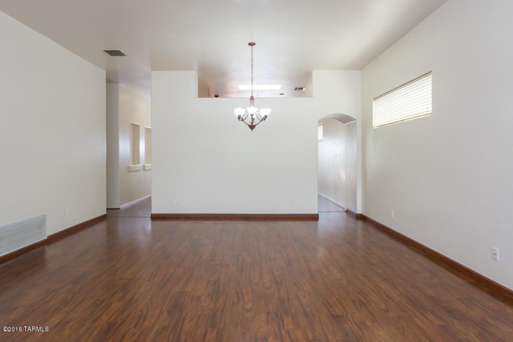 7542 West Pepper Ridge Road Tucson, AZ 85743 - Photo 4 of 18 Gallery Image 4