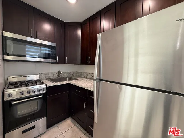 $2,200 | 2400 Vanderbilt Lane, Unit 2402D, Redondo Beach, CA 90278