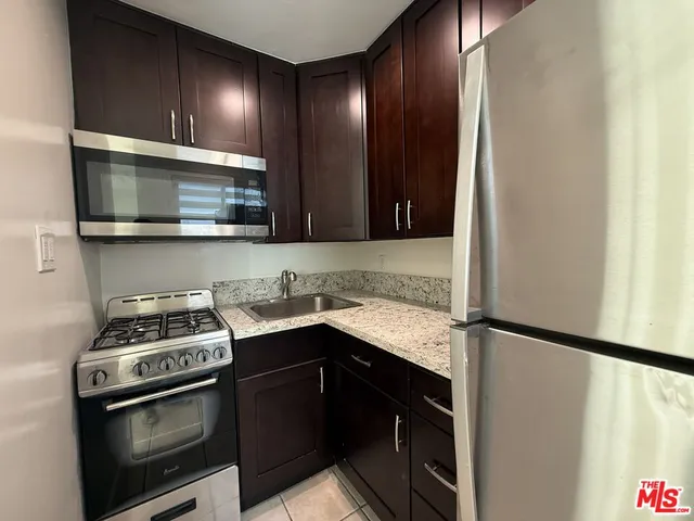 $2,200 | 2400 Vanderbilt Lane, Unit 2402D, Redondo Beach, CA 90278