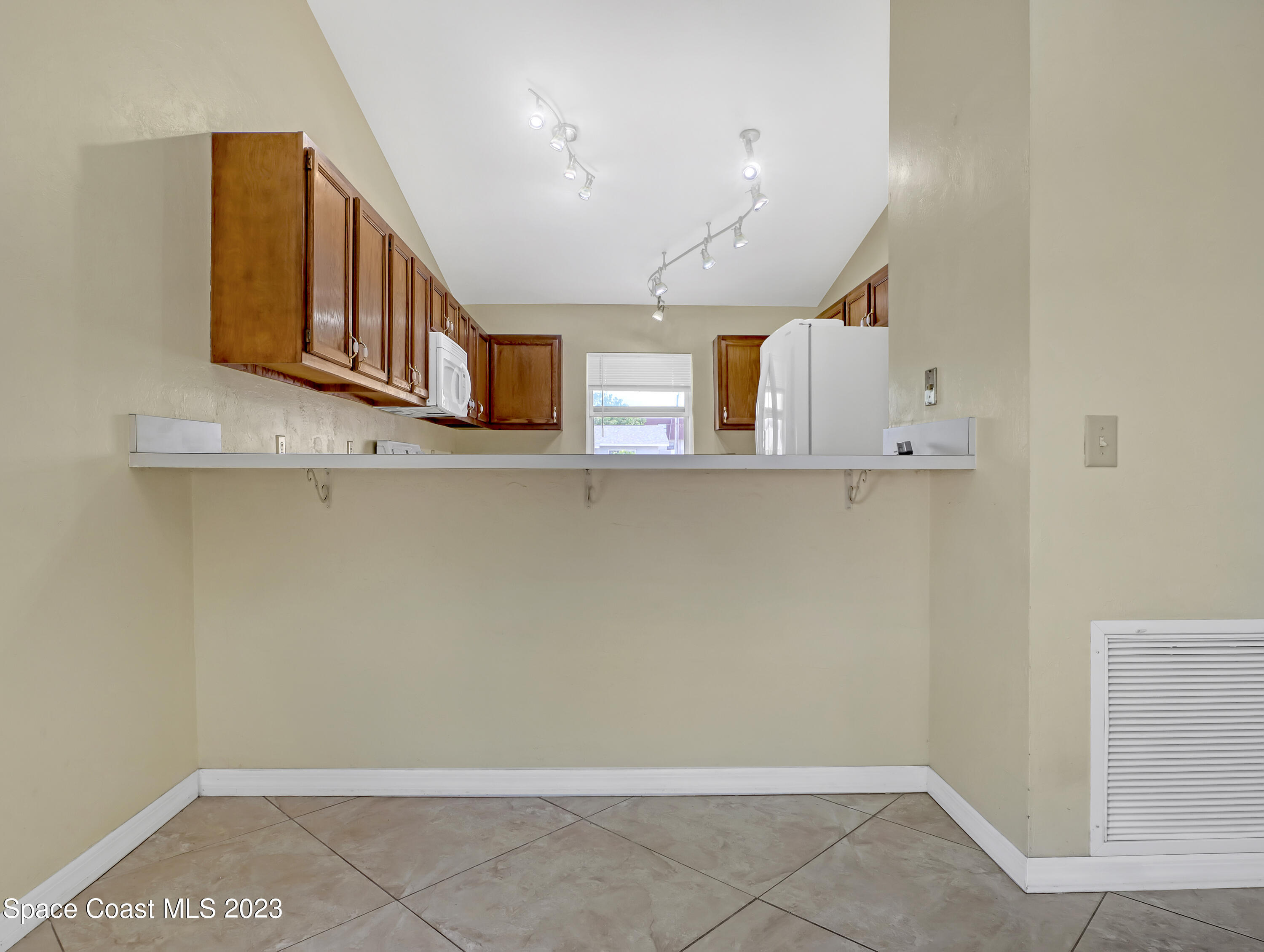 204 Ocean View Lane Indialantic, FL 32903 - Photo 11 of 30 204 Ocean View (15)