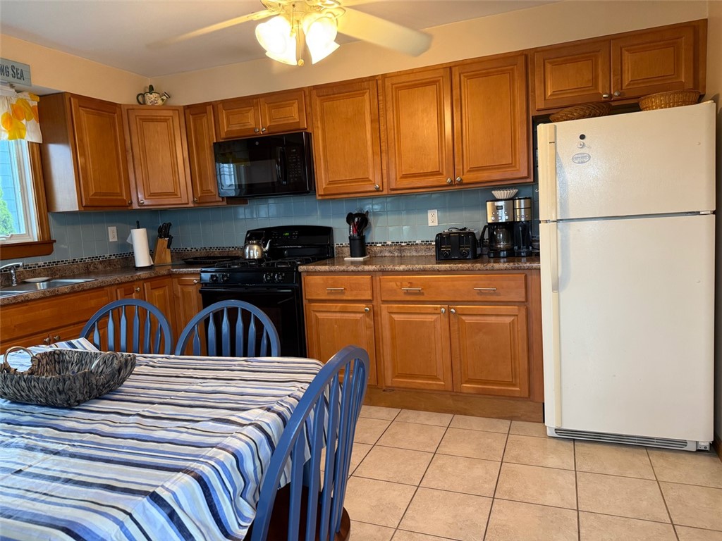 33 Breach Drive, Unit FRONT Westerly, RI 02891 - Photo 3 of 17