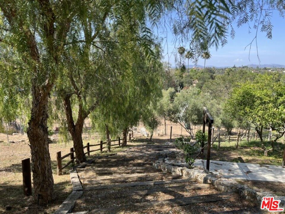 335 Morro Hills Road Fallbrook, CA 92028 - Photo 26 of 34