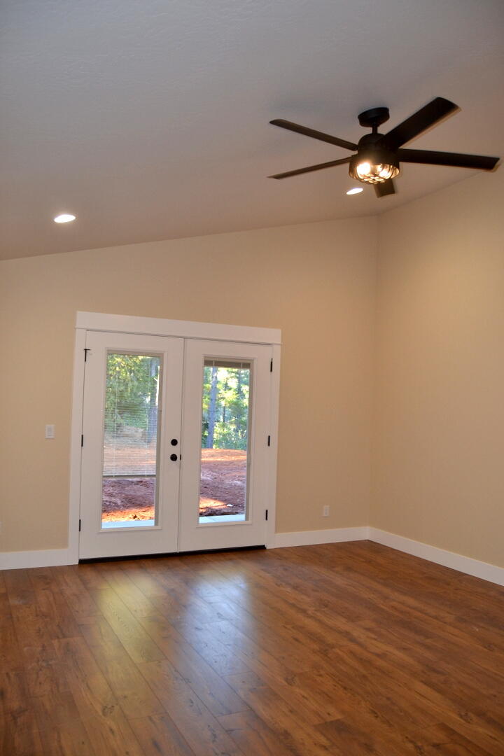 274 Rockinghorse Drive Grants Pass, OR 97527 - Photo 10 of 28 master bedroom