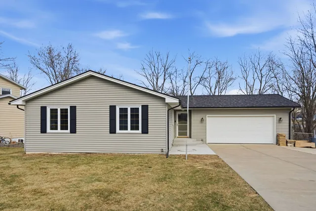 $325,000 | 3895 Tanglefoot Court, Bettendorf, IA 52722