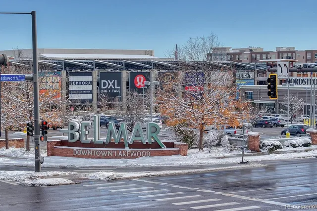 a black and white photo of a picture