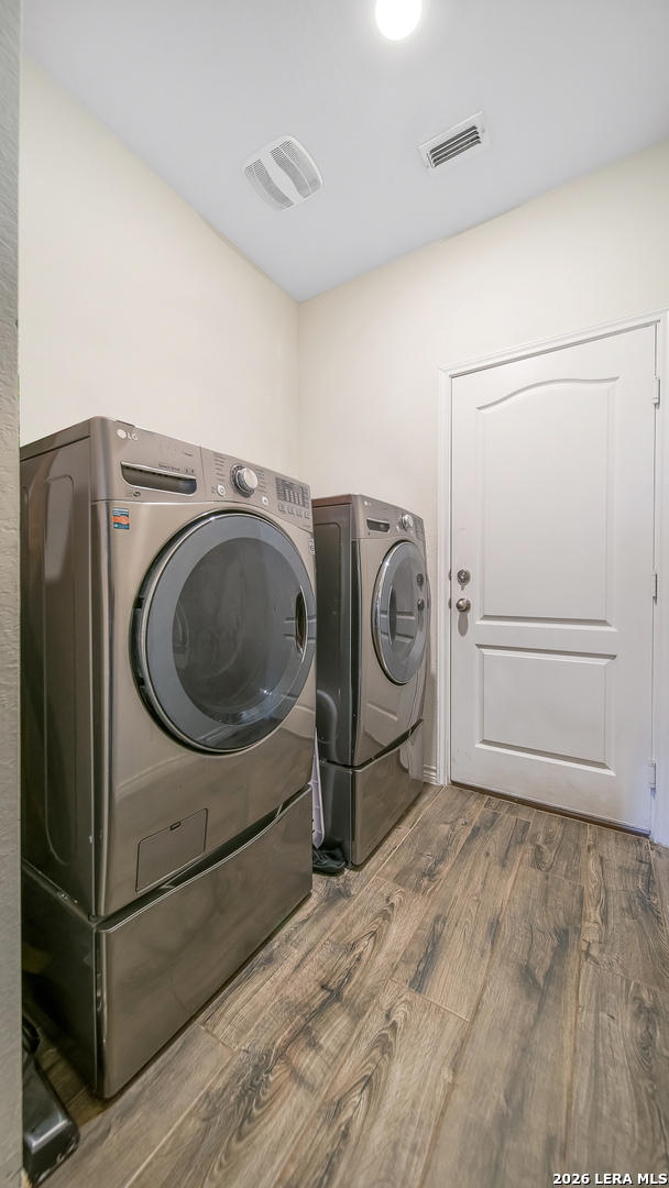 350 Colonial Bluff Universal City, TX 78148 - Photo 9 of 27 a utility room with dryer and washer